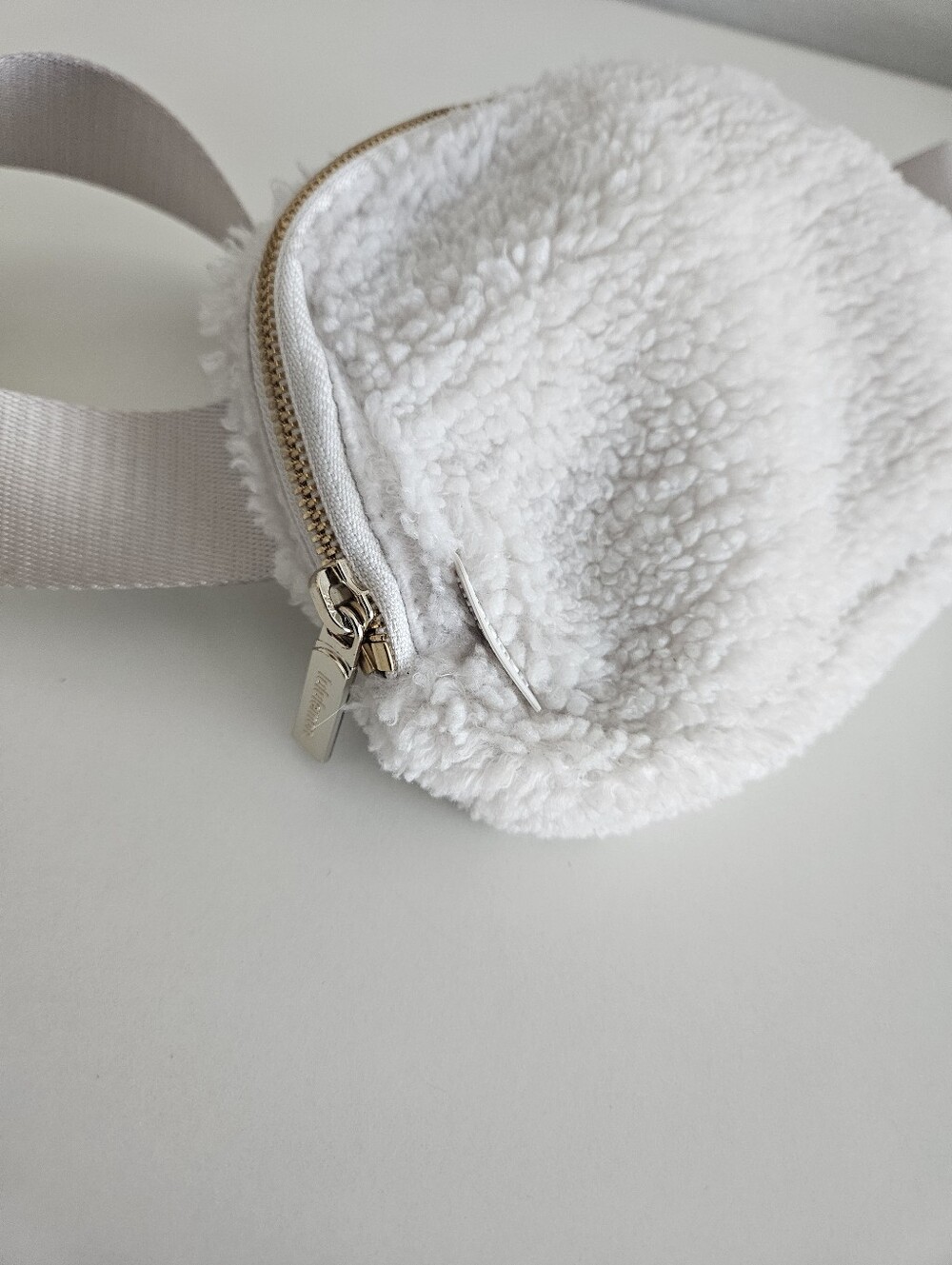 Lululemon | Everywhere Fleece Belt Bag 1L White Opal Gold Unisex Crossbody - Picture 4 of 6